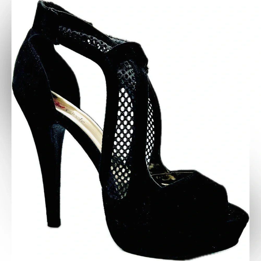 Red Circle Stiletto Heel, Ankle Strap, Buckle Closure, Color Black,‎ Size 7.5
